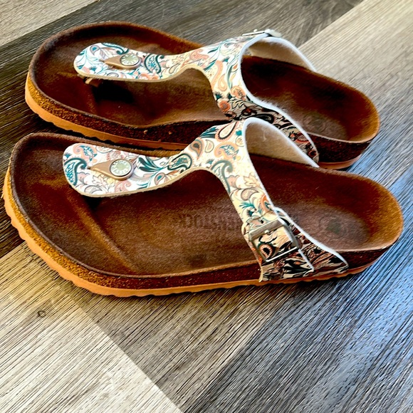 Cute Birchenstock Sandals - Picture 2 of 3